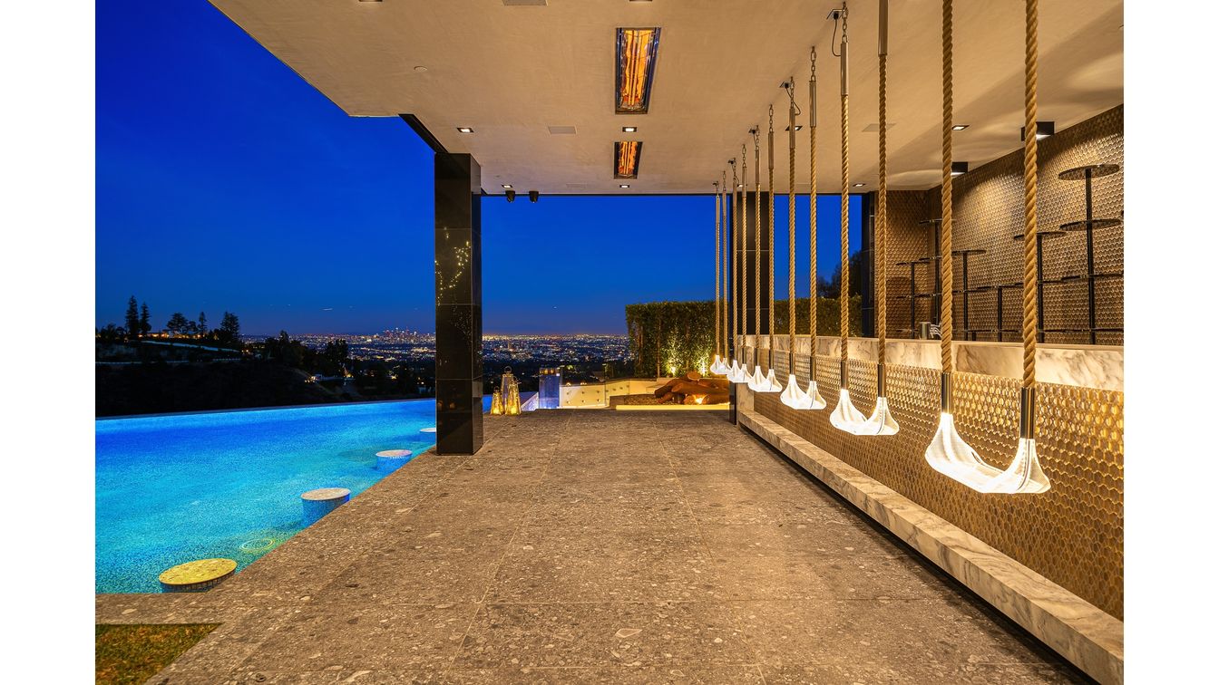 Exterior, Pool, Recessed Lighting