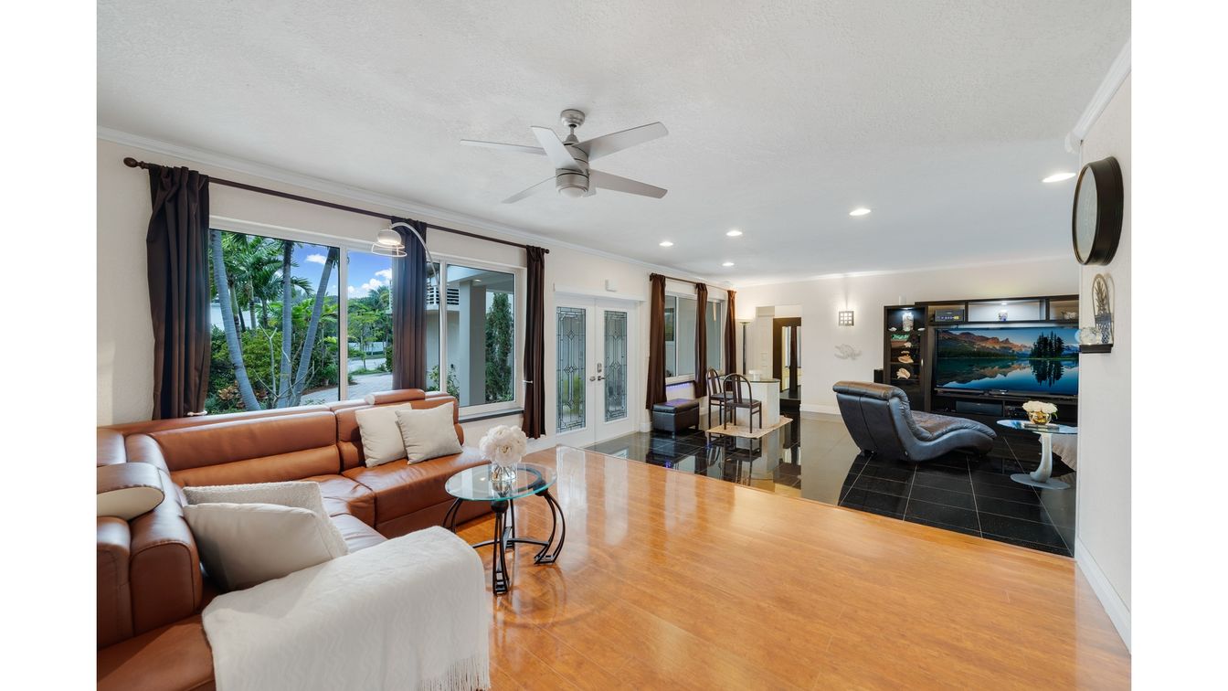 Dining room, Interior, Living room, Recessed Lighting, Wood Texture Flooring