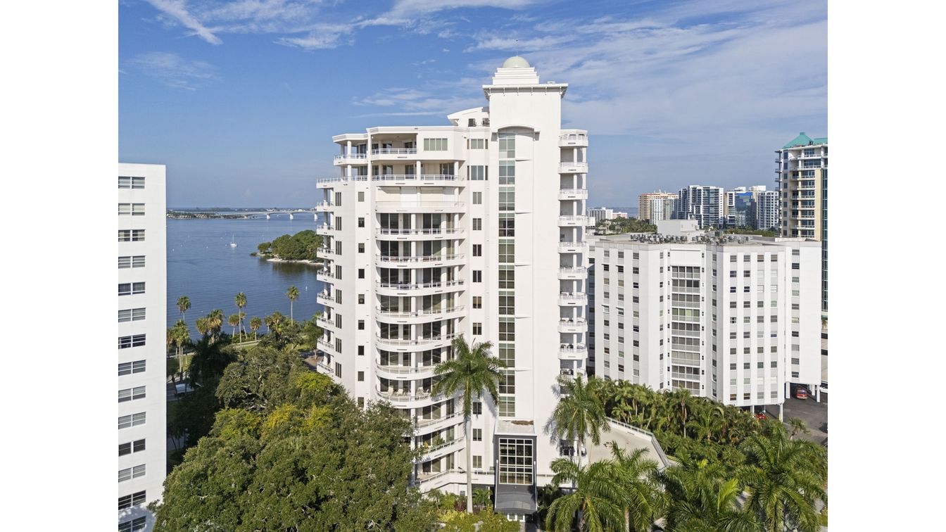 Exterior, Facade, Condo Building