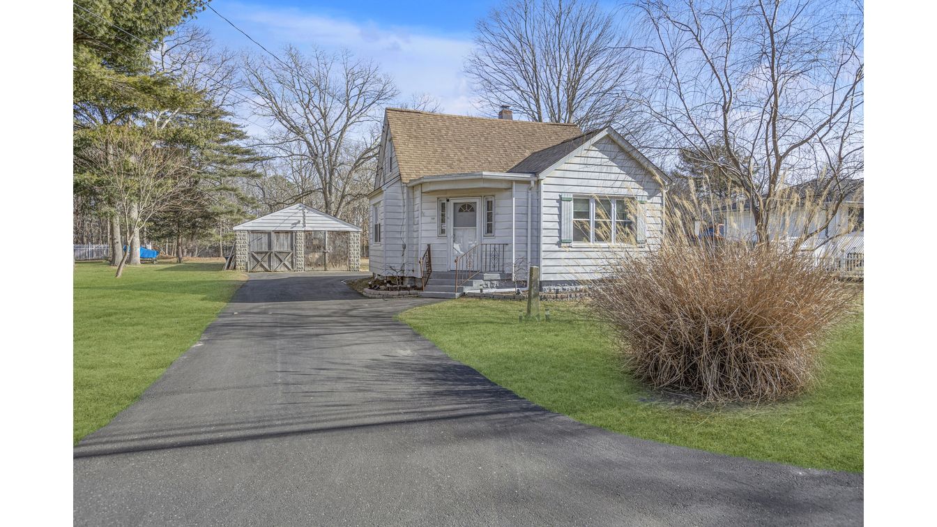 Backyard, Detached Garage, Exterior