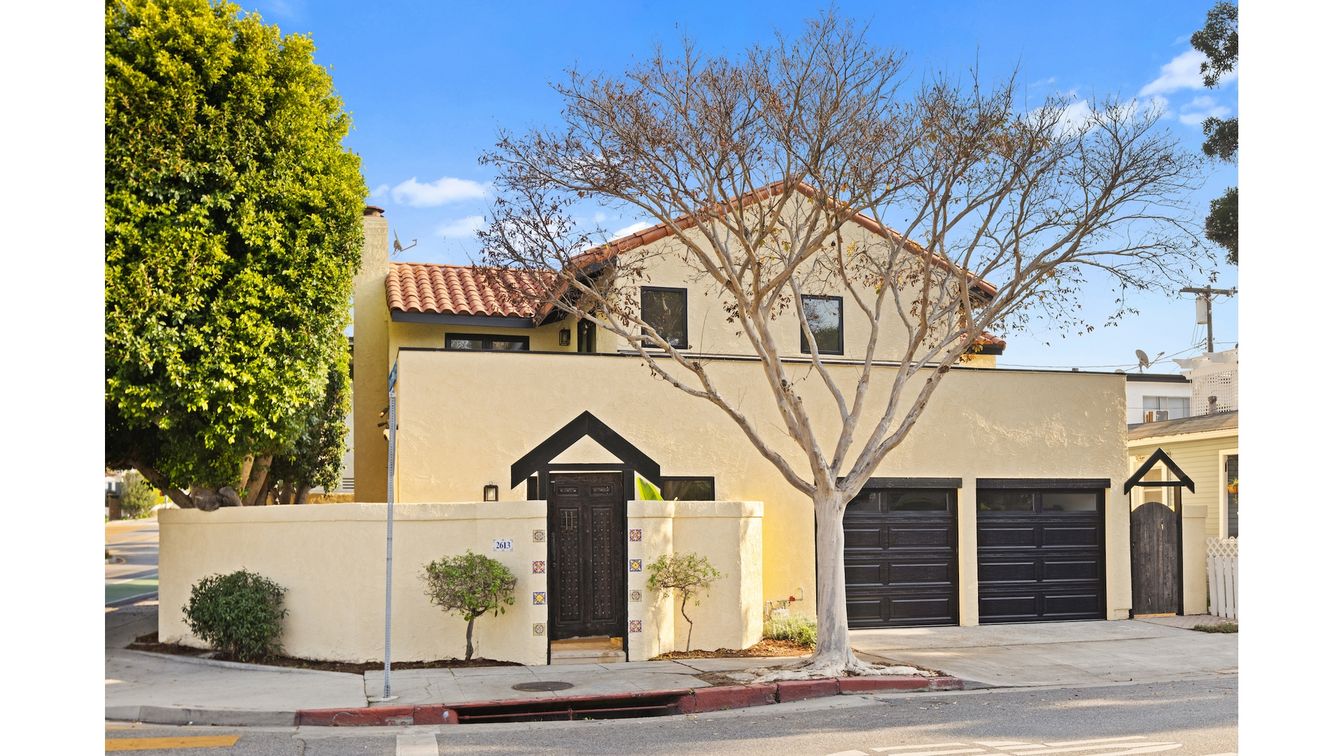 Attached, Exterior, Facade, Spanish Mediterranean