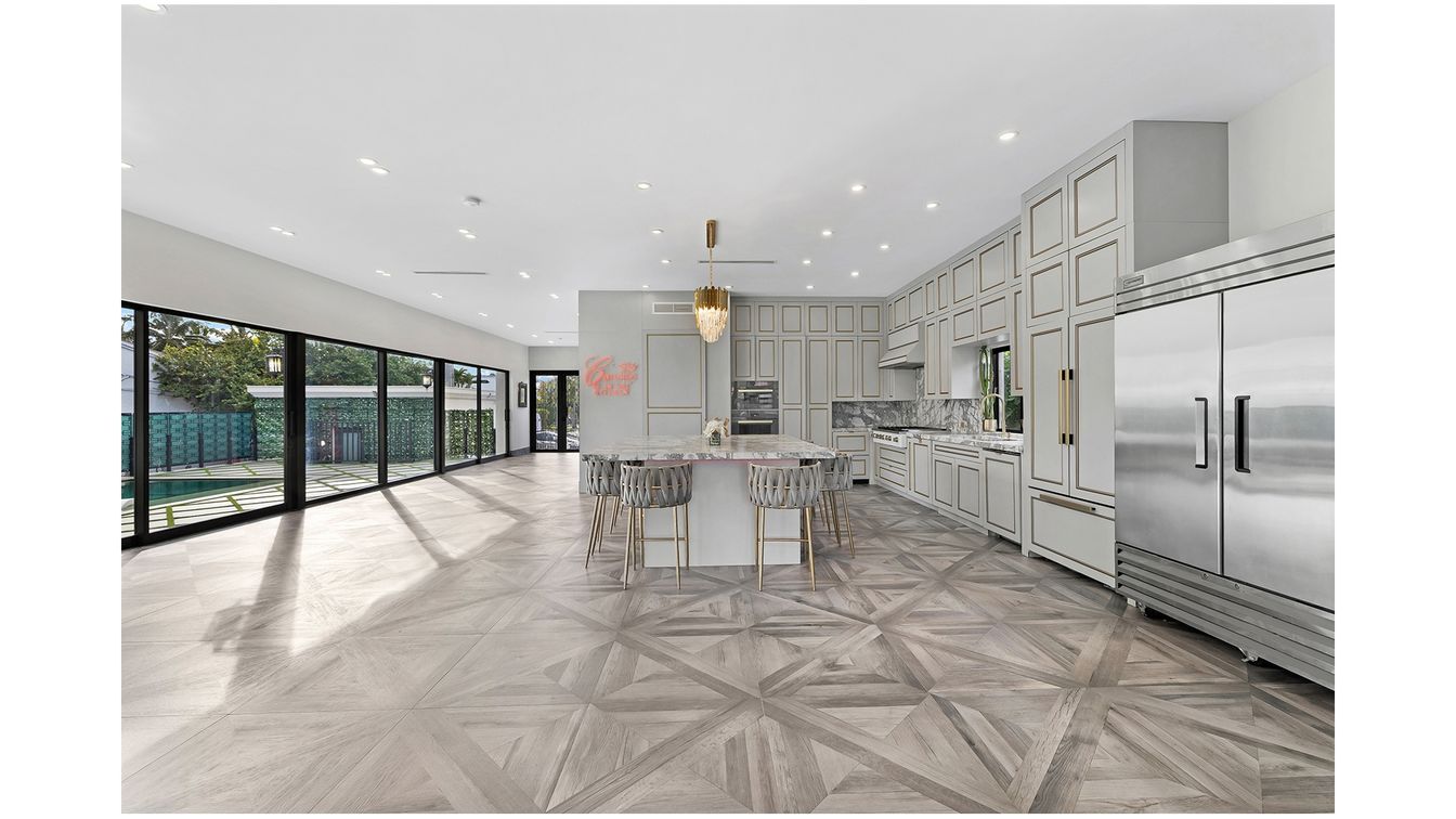 Chandelier, Interior, Kitchen, Recessed Lighting, Stainless Steel Appliances