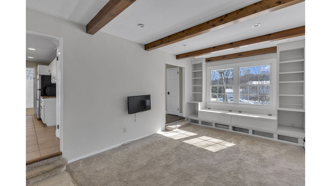 Empty room, Interior, Recessed Lighting, Wooden Beams