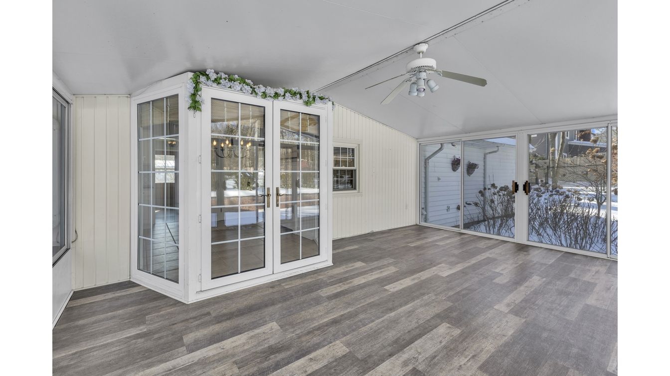 Empty room, Interior, Sun Room, Wood Texture Flooring