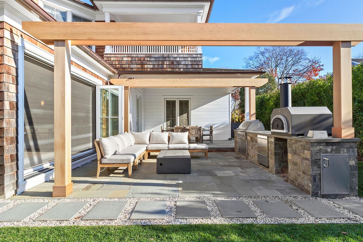 Exterior, Outdoor Kitchen