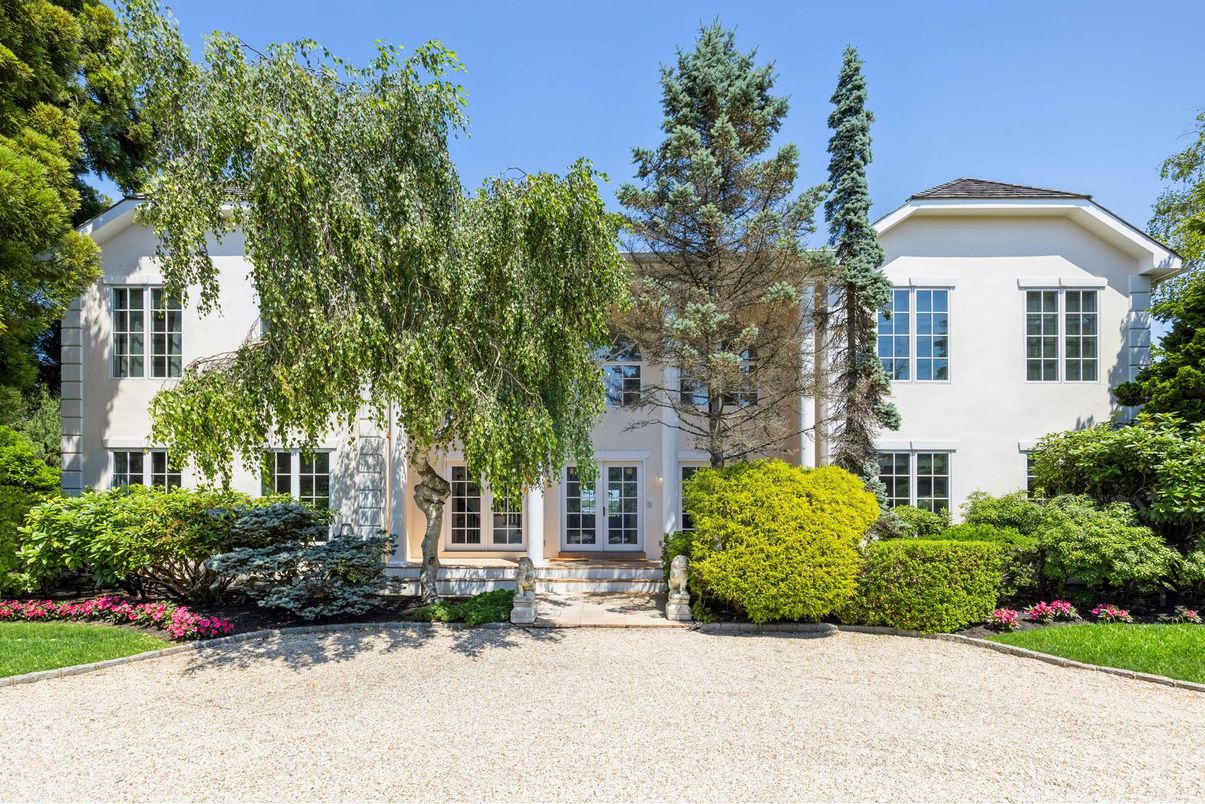 Exterior, Facade, Georgian