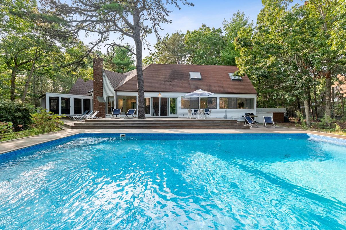 Exterior, Pool