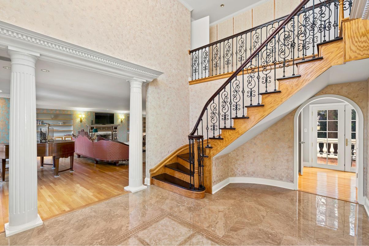 Interior, Piano, Recessed Lighting, Wood Texture Flooring