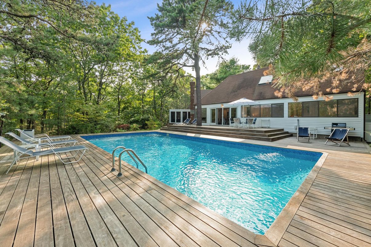 Exterior, Pool
