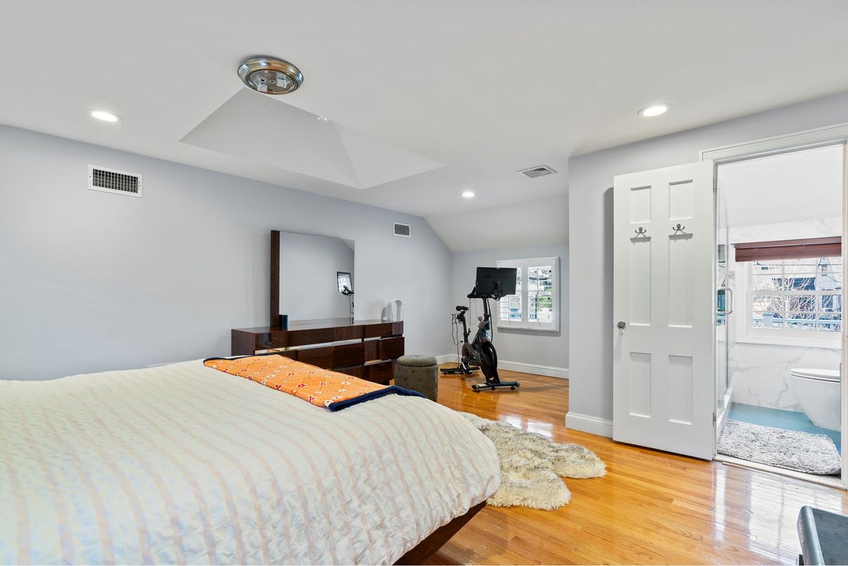 Bedroom, Fitness Equipment, Interior, Recessed Lighting, Wood Texture Flooring