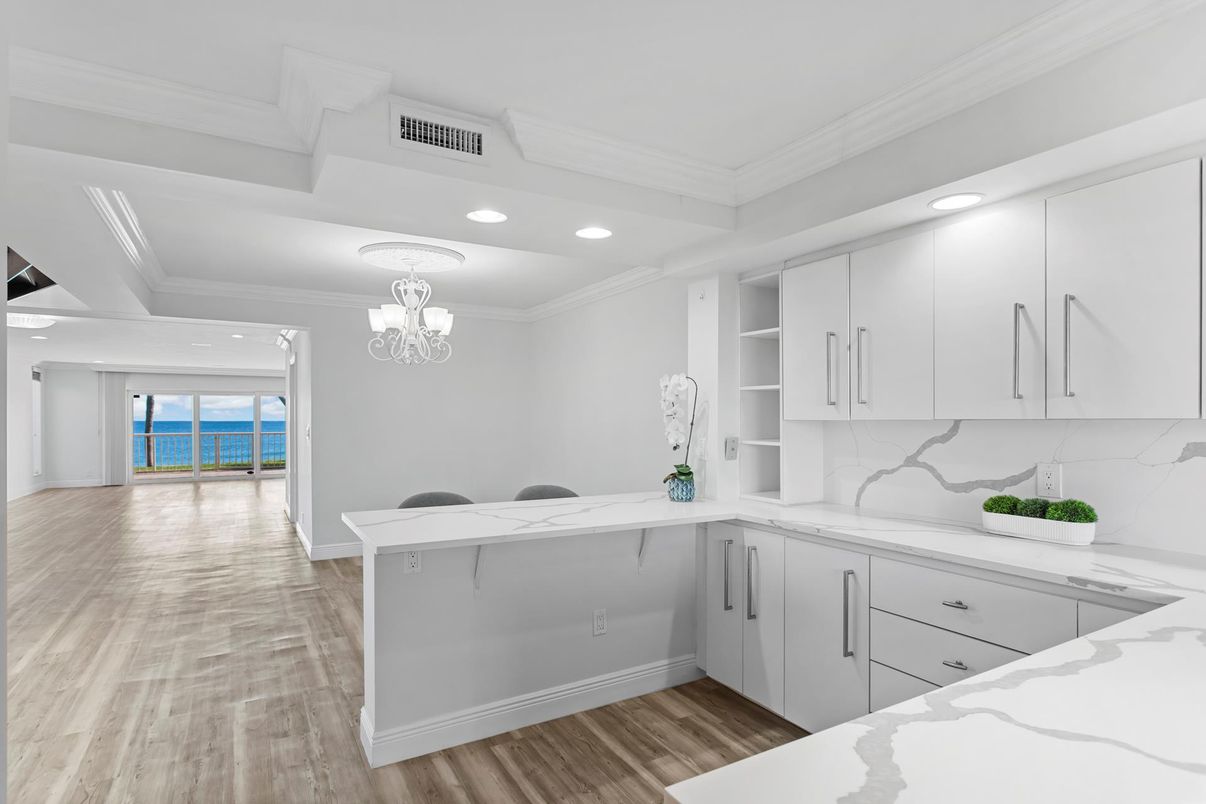 Chandelier, Interior, Marble Walls, Recessed Lighting, Water, Wood Texture Flooring