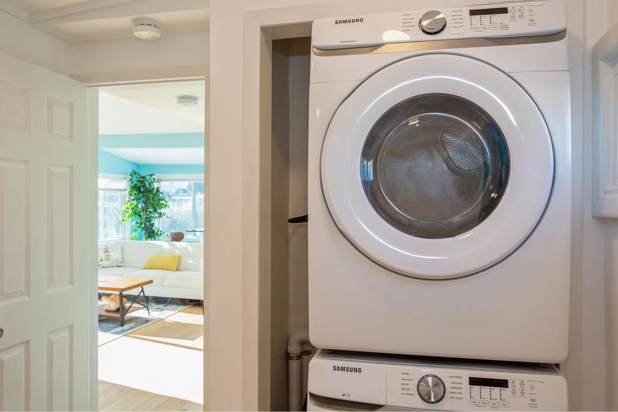 Interior, Utility Closets, Washer, Wood Texture Flooring