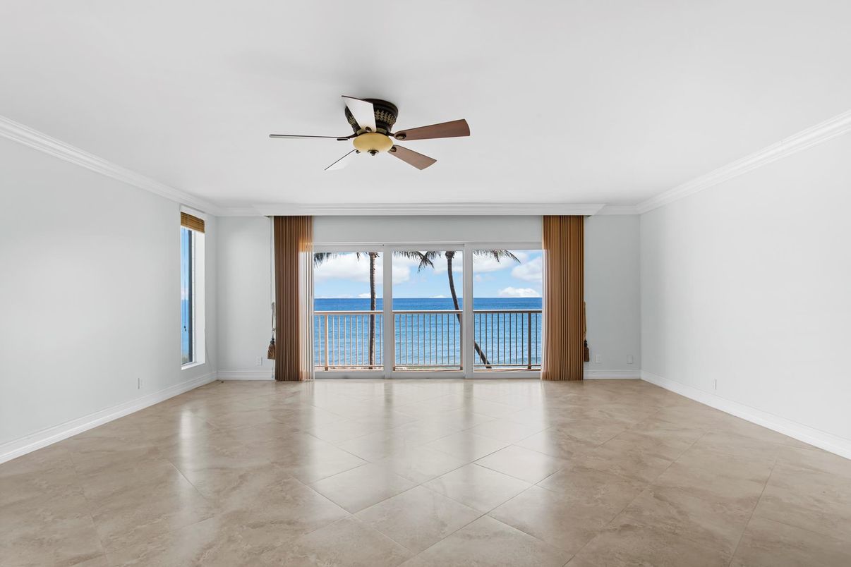 Empty room, Interior, Water