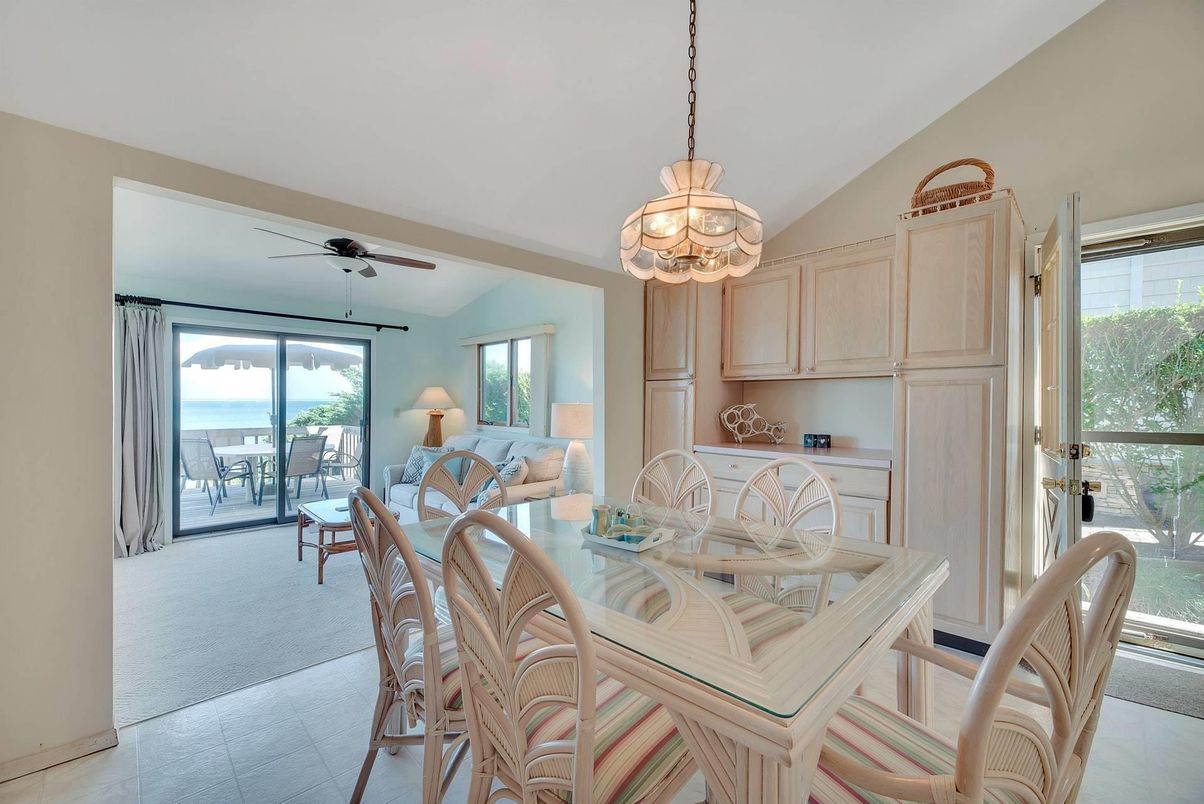 Chandelier, Dining room, Interior, Pendant Lights, Water