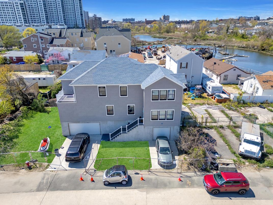 Exterior, Drone