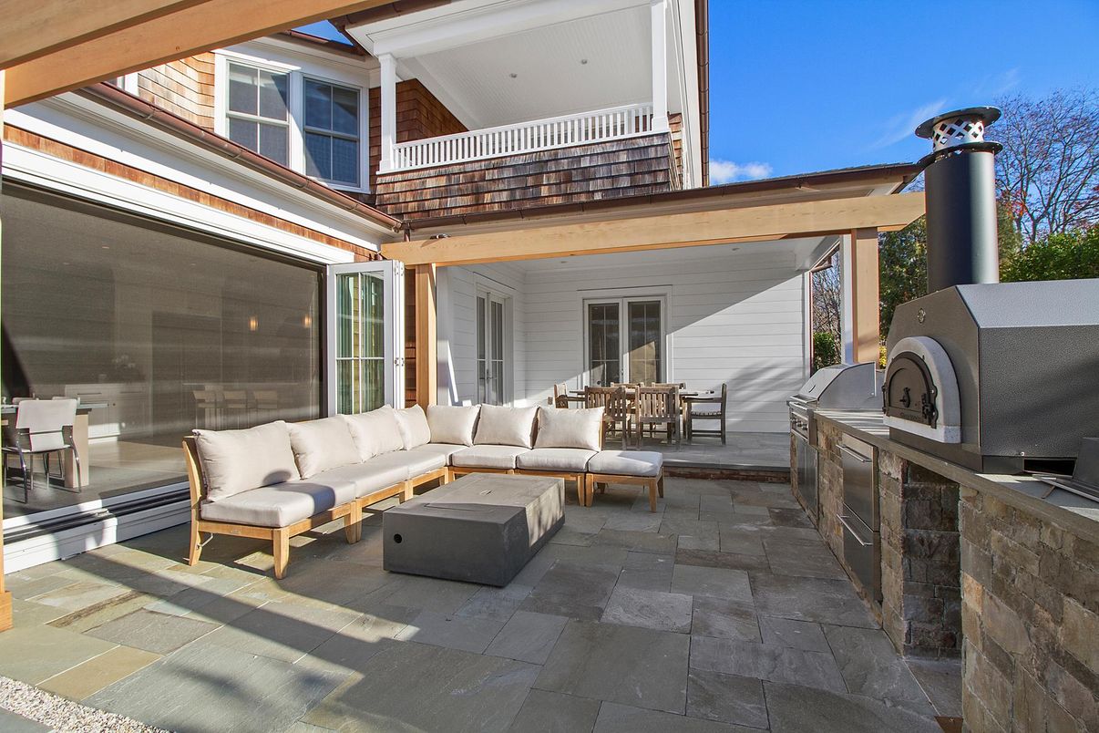 Exterior, Outdoor Kitchen