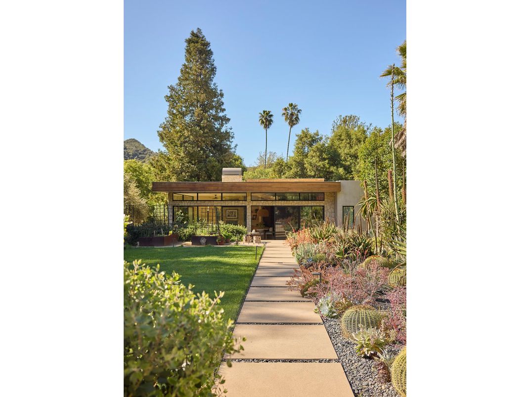 Backyard, Exterior, Facade, Modern