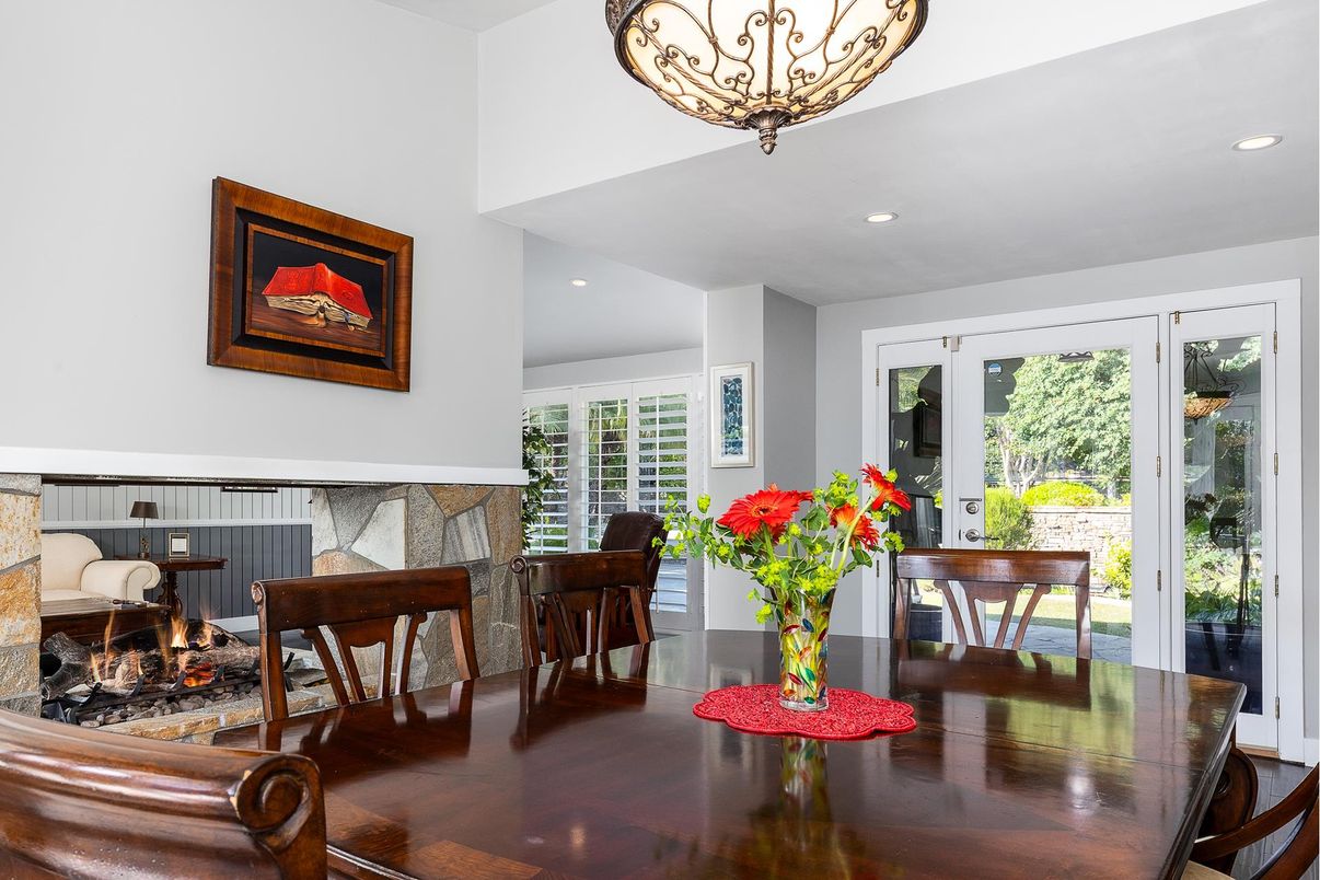 Dining room, Fireplace, Interior, Recessed Lighting, Wood Texture Flooring