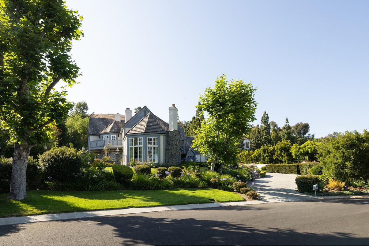 Exterior, Facade, Queen Anne Victorian