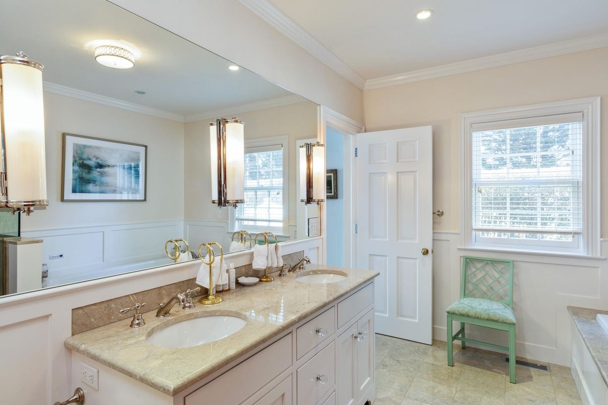 Bathroom, Dual Sink Vanities, Interior, Recessed Lighting