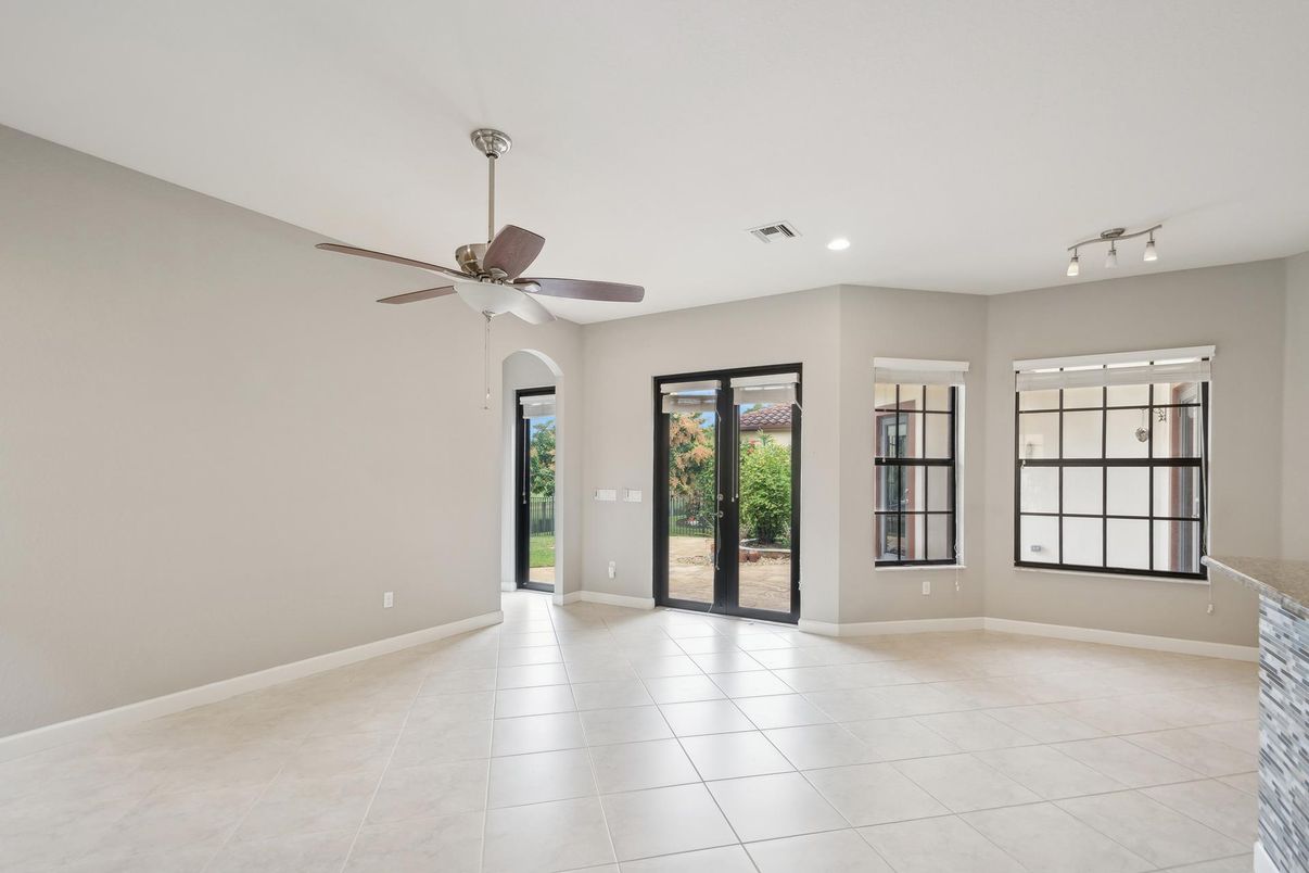 Empty room, Interior, Recessed Lighting