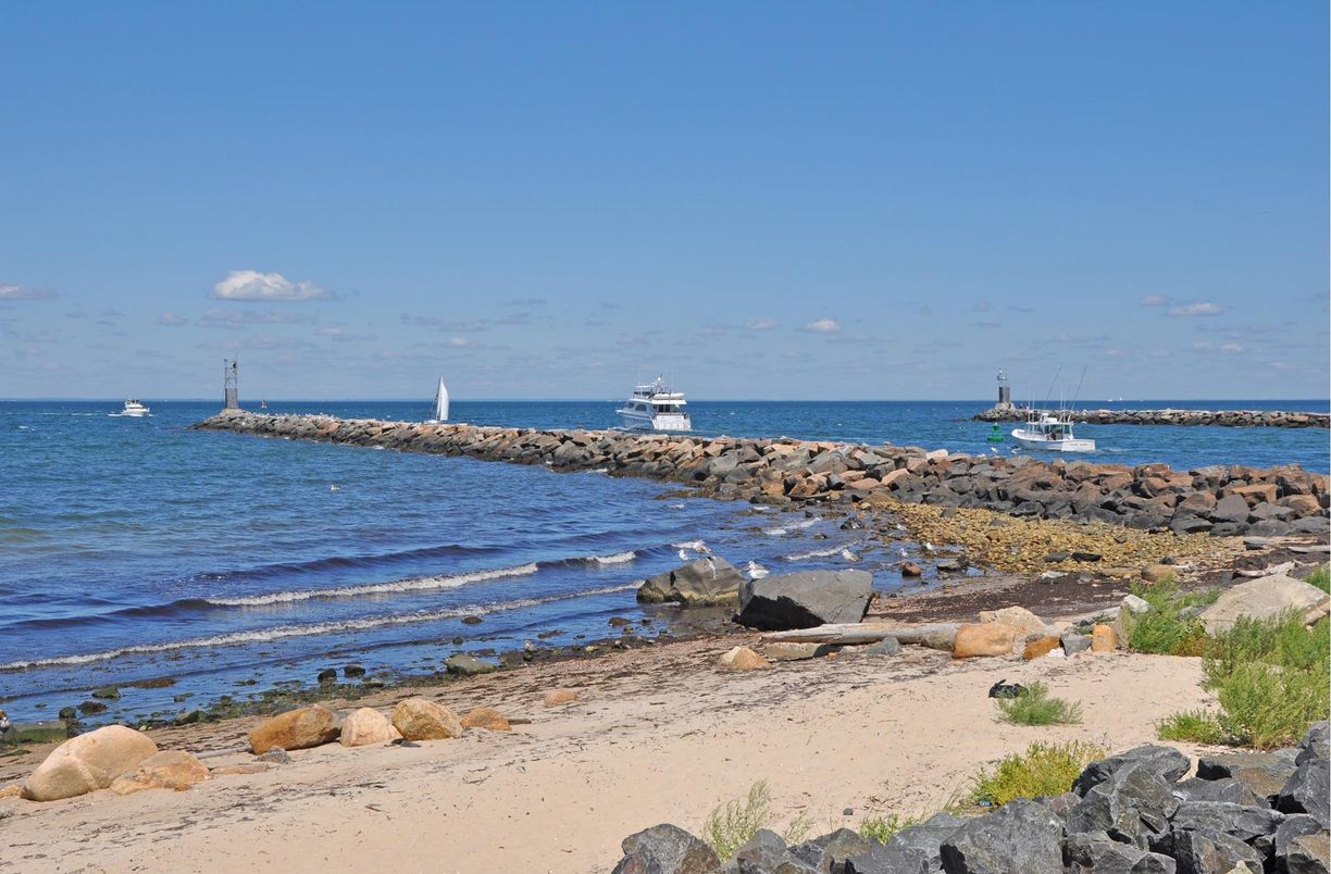 Exterior, Lake