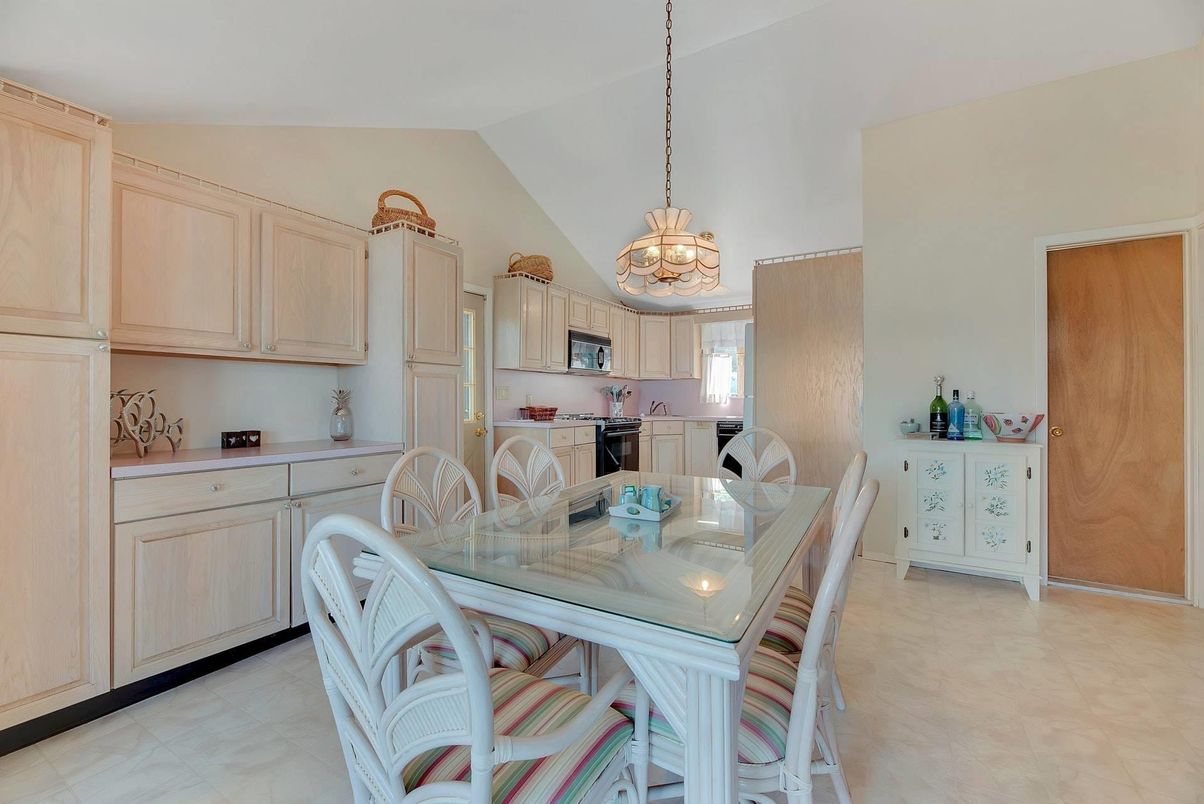 Chandelier, Dining room, Interior, Kitchen, Pendant Lights