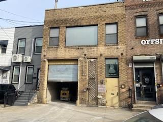 Exterior, Facade, Brick Facade, Rowhouse