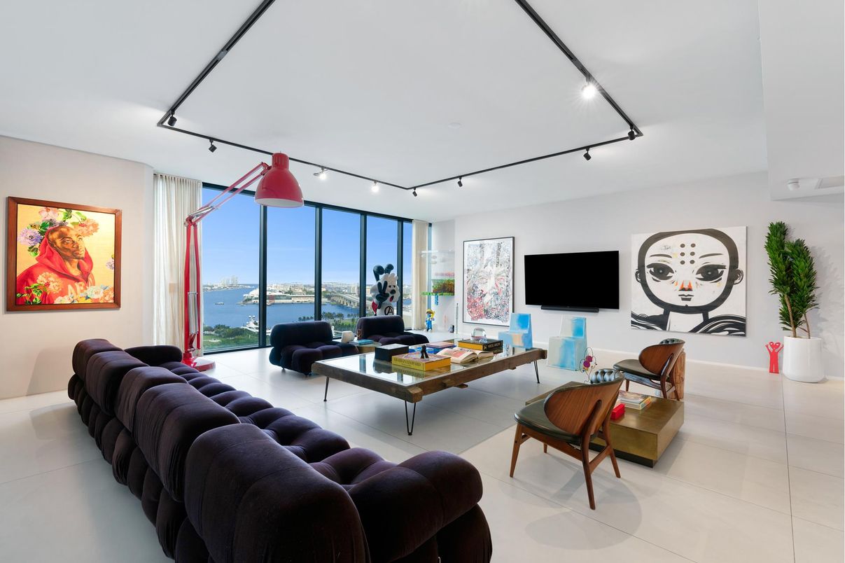 Interior, Living room, Water