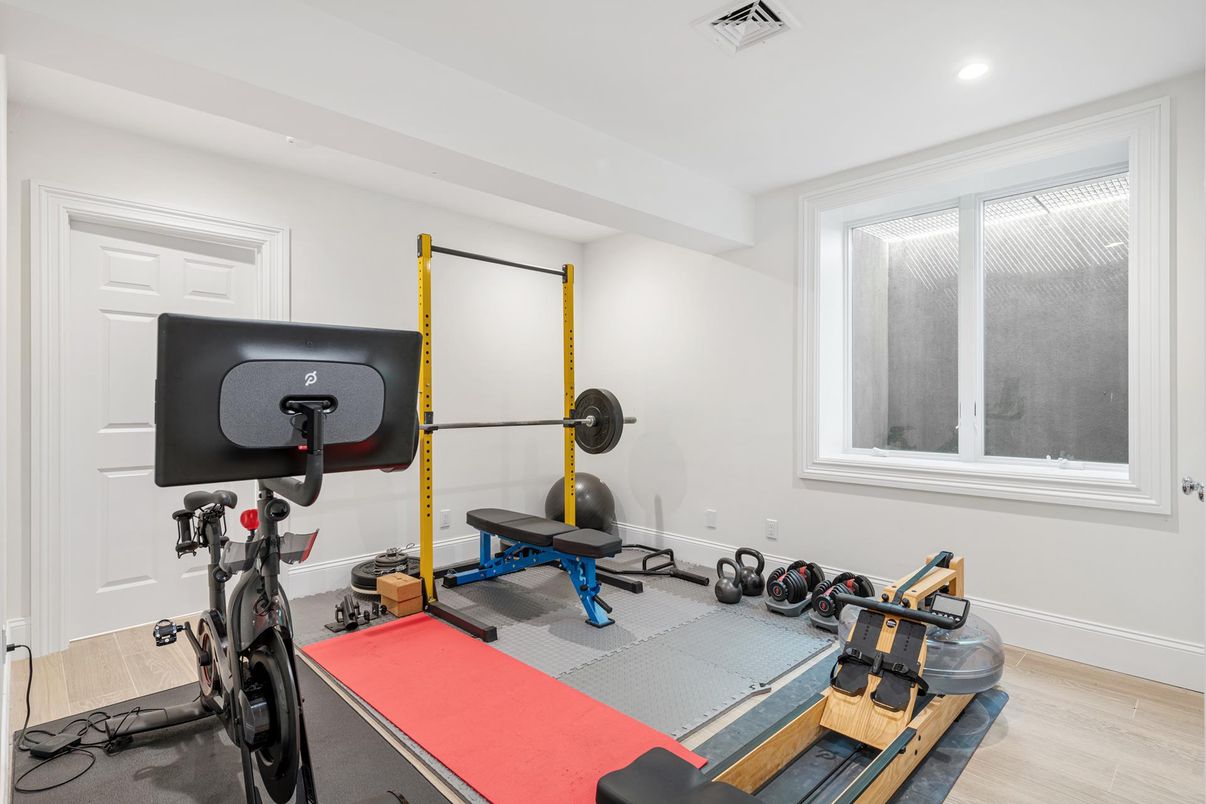 Fitness Equipment, Interior, Recessed Lighting, Wood Texture Flooring