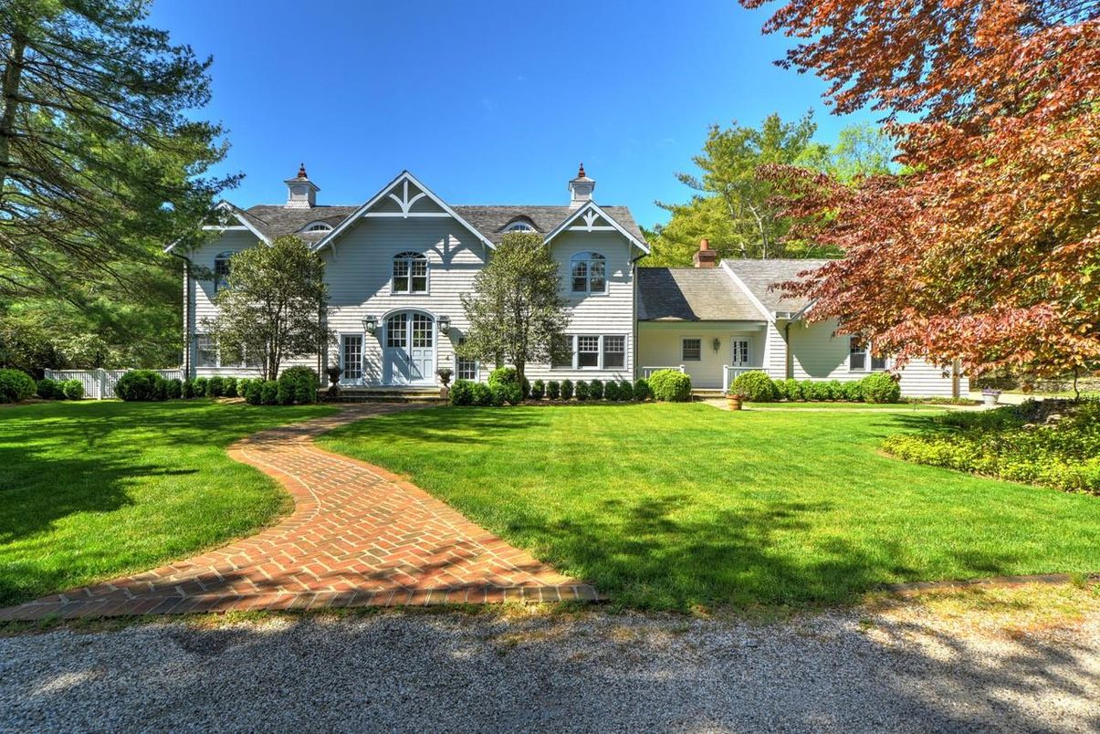 Backyard, Exterior, Facade, Queen Anne Victorian