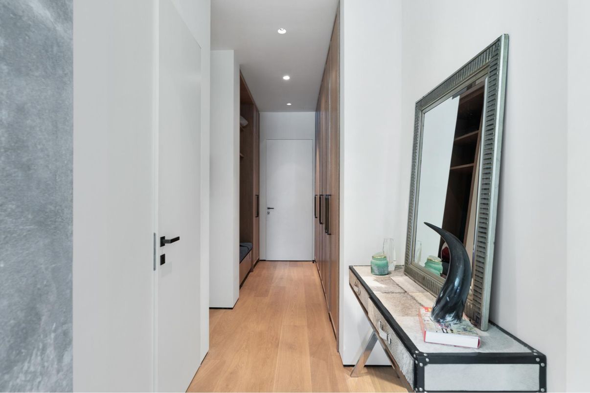 Interior, Recessed Lighting, Wood Texture Flooring