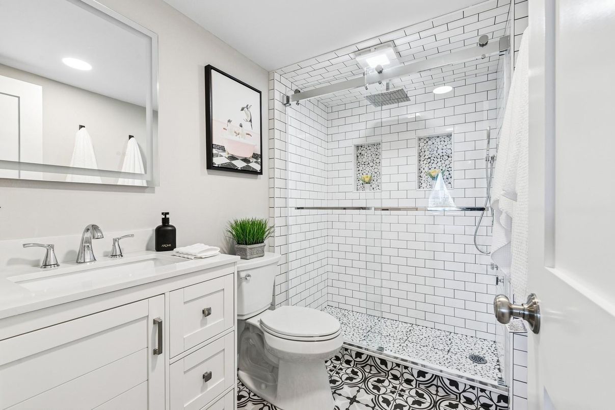Bathroom, Interior, Recessed Lighting