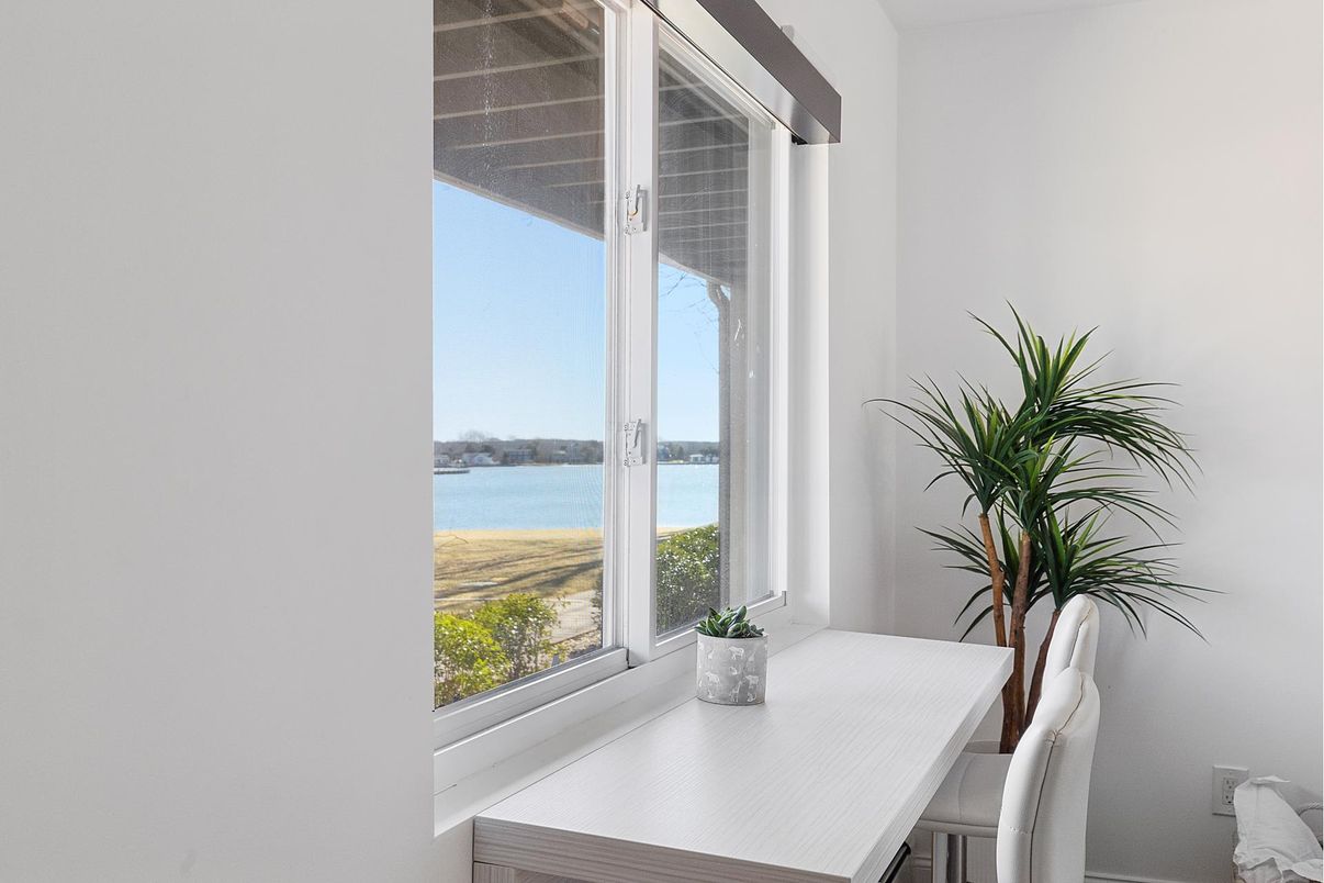 Dining room, Interior, Water