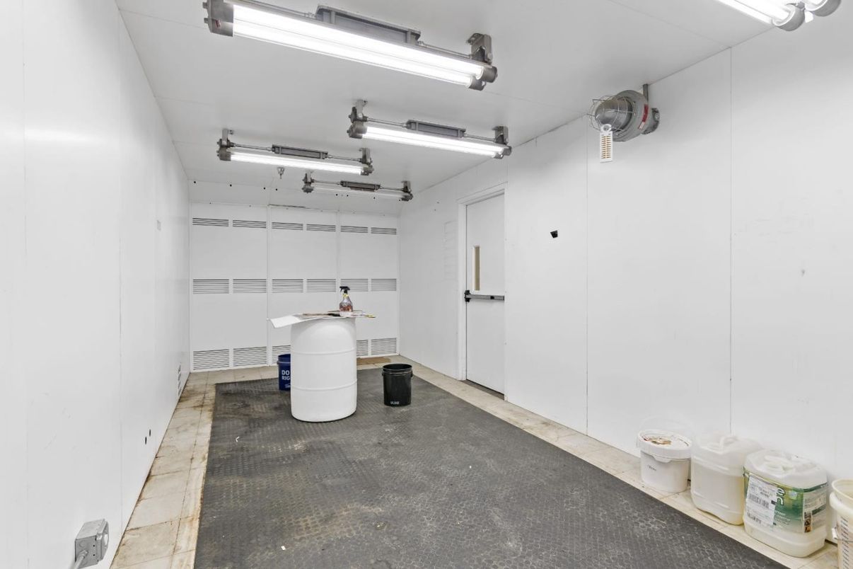 Garage, Interior