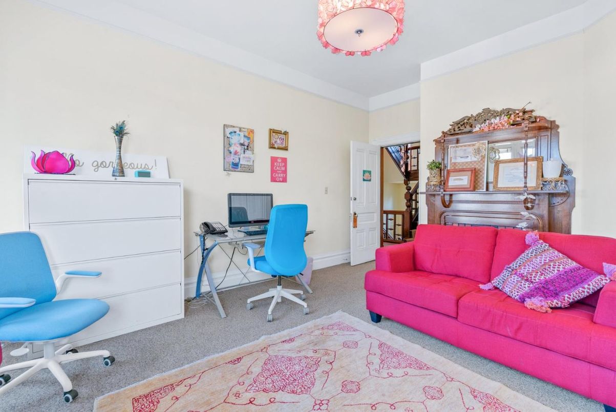 Home Office, Interior