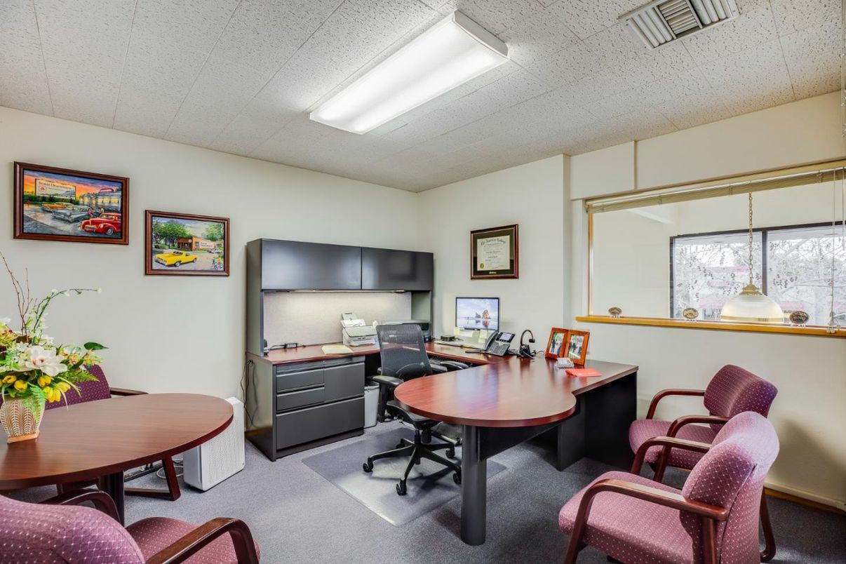 Home Office, Interior