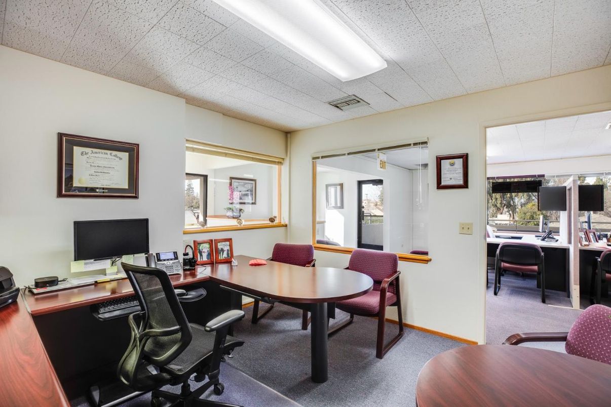 Home Office, Interior