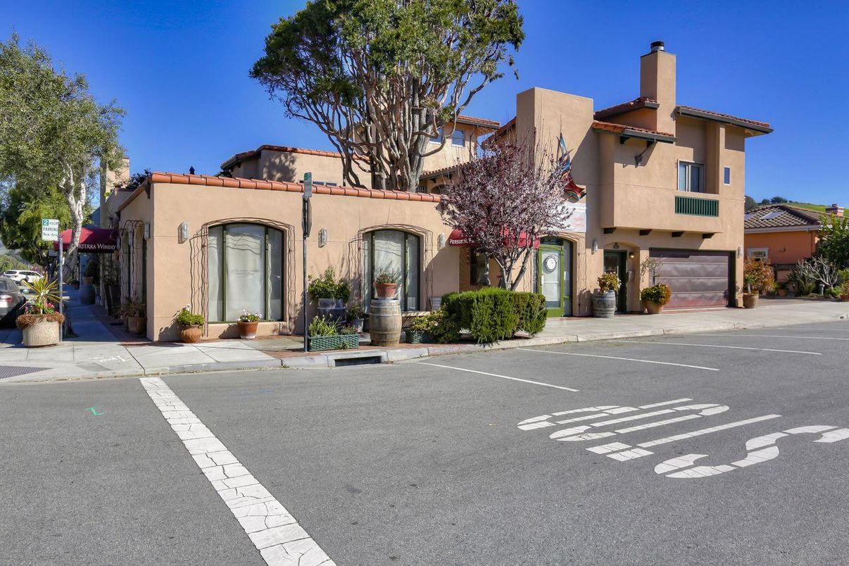 Attached, Exterior, Facade, Mediterranean