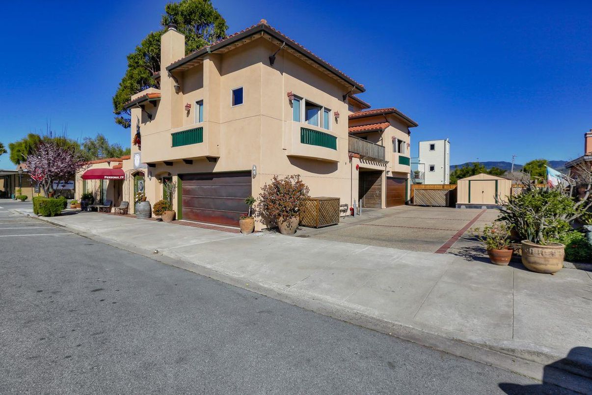 Attached, Exterior, Facade, Mediterranean