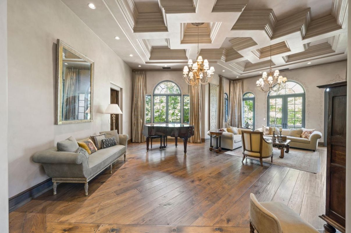 Chandelier, Interior, Living room, Piano, Recessed Lighting, Wood Texture Flooring