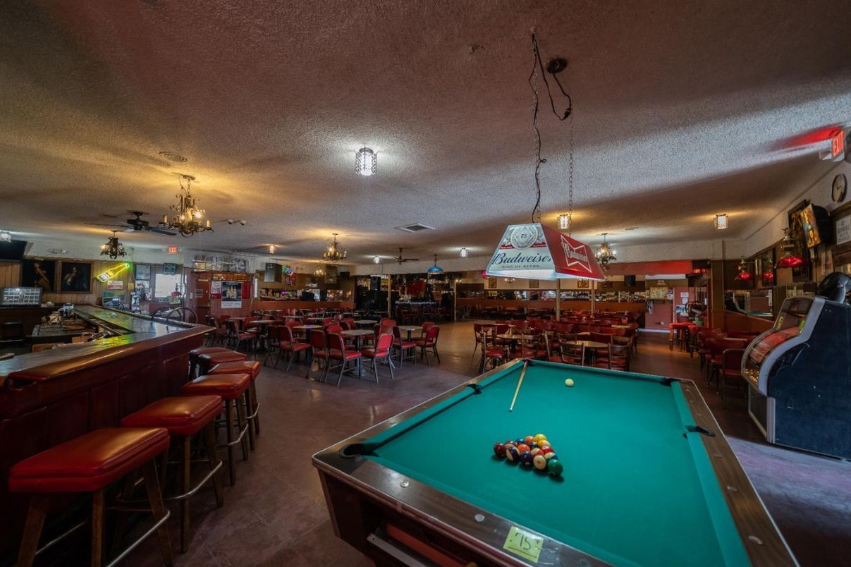 Billiard Table, Chandelier, Dining room, Game Room, Interior, Pendant Lights