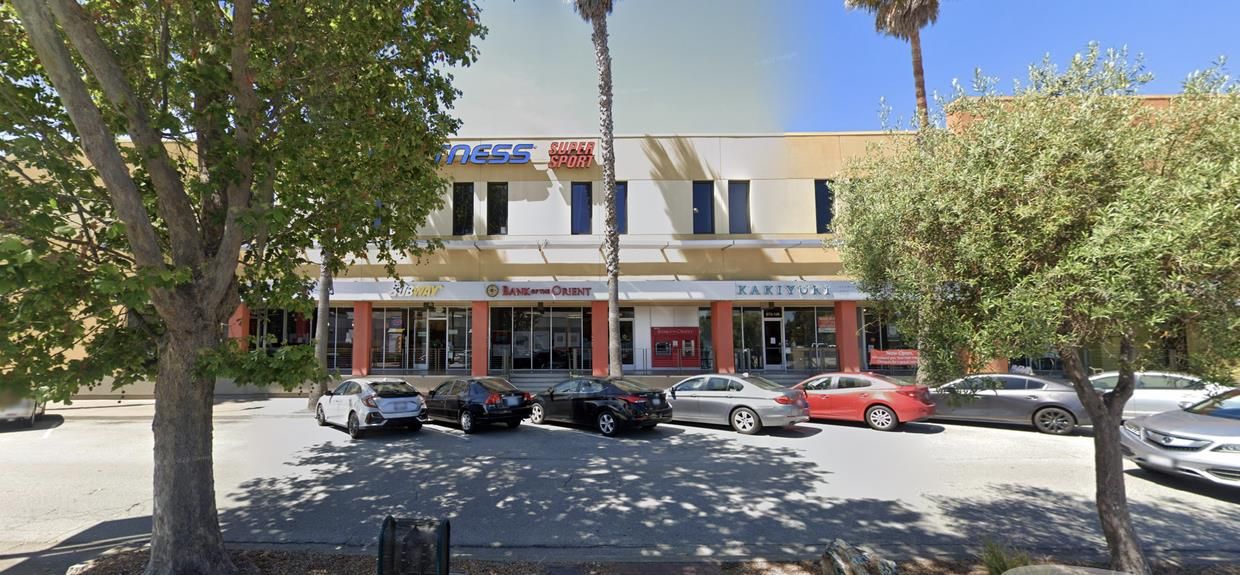 Exterior, Facade, Modern