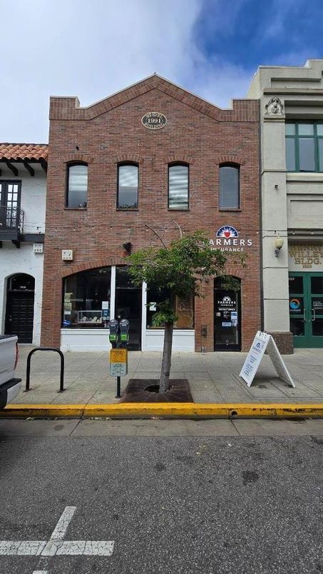 Exterior, Facade, Brick Facade, Rowhouse