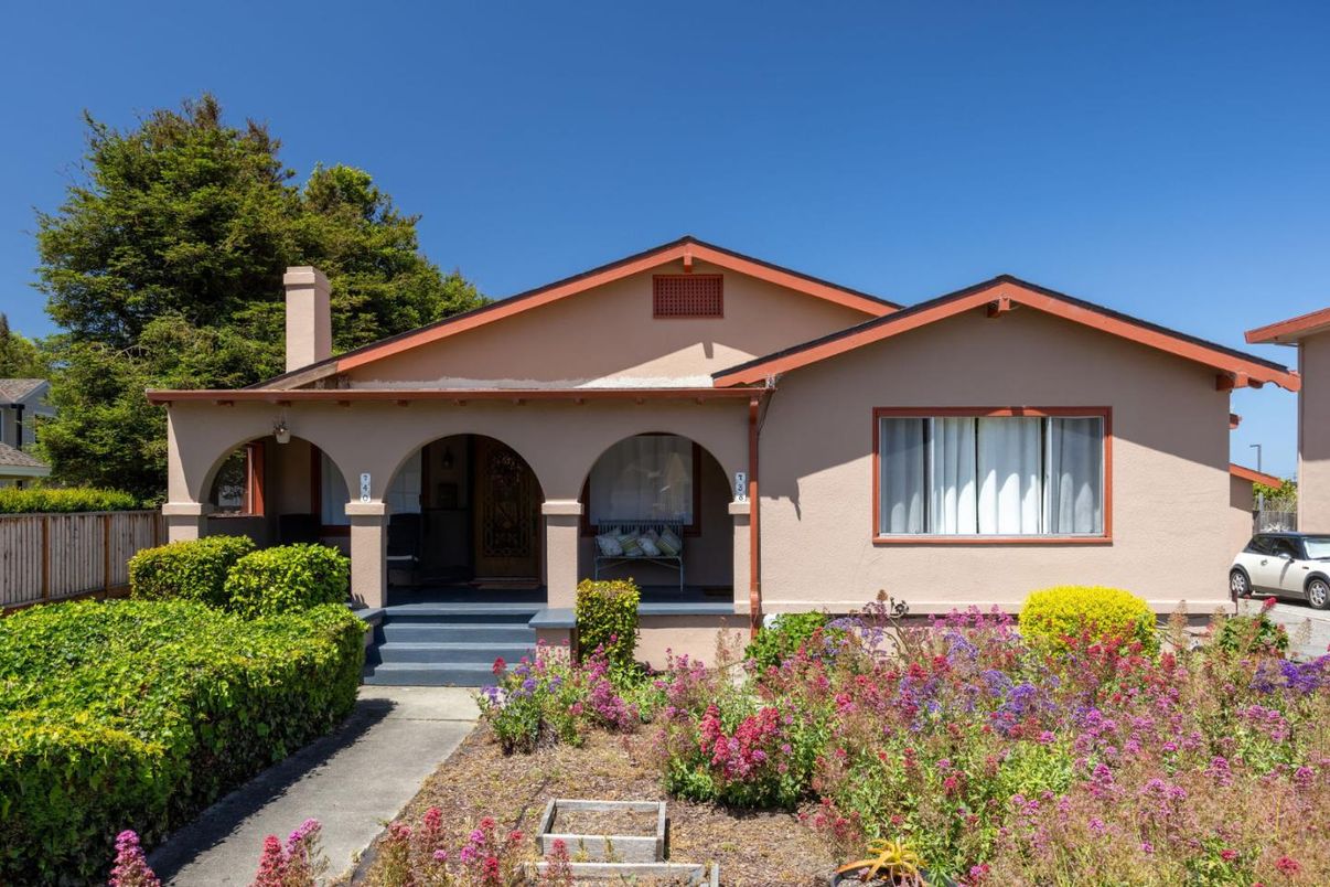 Exterior, Facade, Spanish Mediterranean