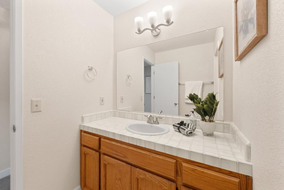 Bathroom, Interior, Tile Countertops