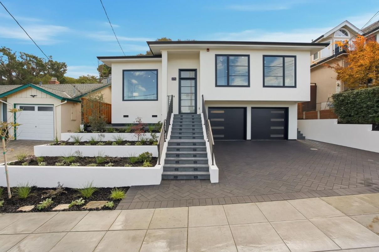 Attached, Exterior, Facade, Split Level