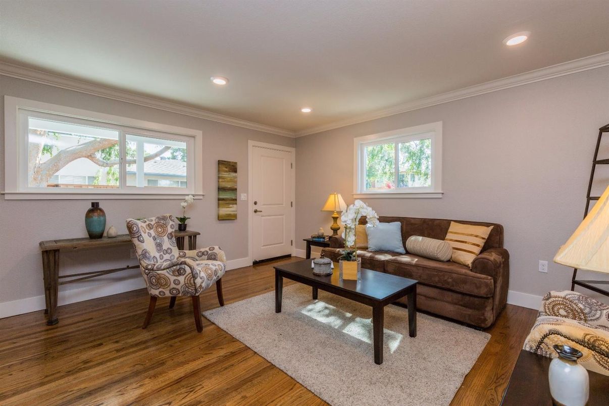 Interior, Living room, Recessed Lighting, Wood Texture Flooring