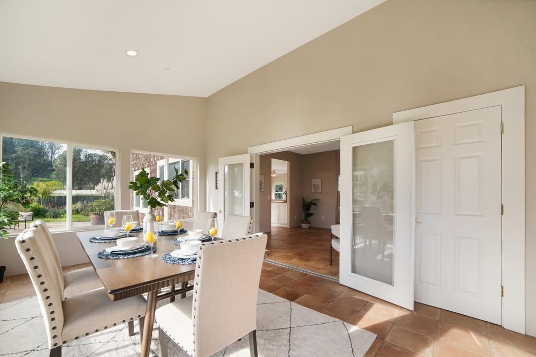 Dining room, Interior, Recessed Lighting
