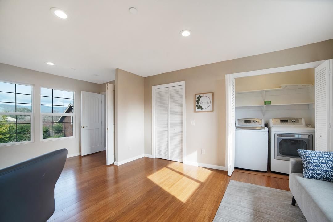 Interior, Recessed Lighting, Washer, Wood Texture Flooring